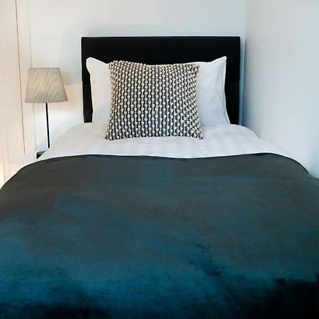 Central 2 Bedroom Luxury Home Close To River Ness Inverness Ngoại thất bức ảnh