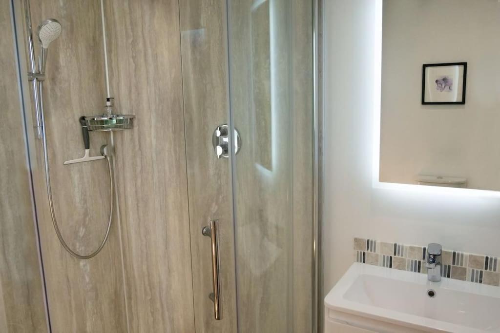 Central 2 Bedroom Luxury Home Close To River Ness Inverness Ngoại thất bức ảnh